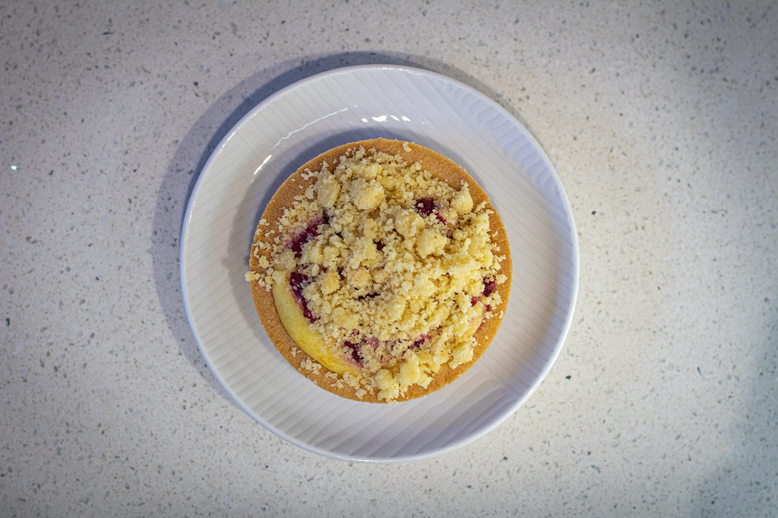 Kuchen Sureño real Nicolassa — masa quebrada, frutos rojos y crumble